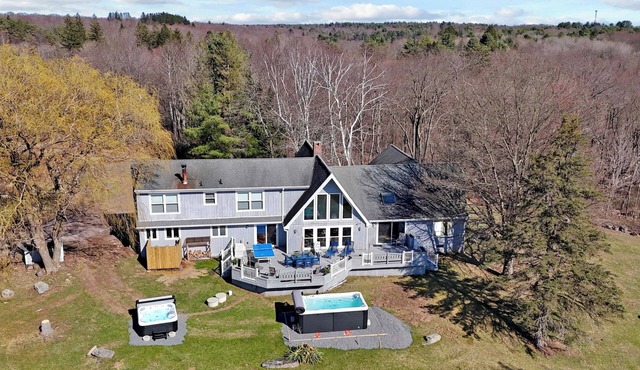 2 Acres, Hot Tub, Swim Spa, Pool Table, Game Room, Fitness Room