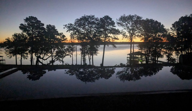 2 acres of luxury on Lake Palestine
