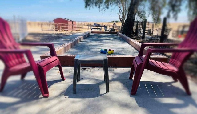2 Acres with Solar Heated Pool, Heated Spa, Basketball, Ping Pong, Bocce, BBQ