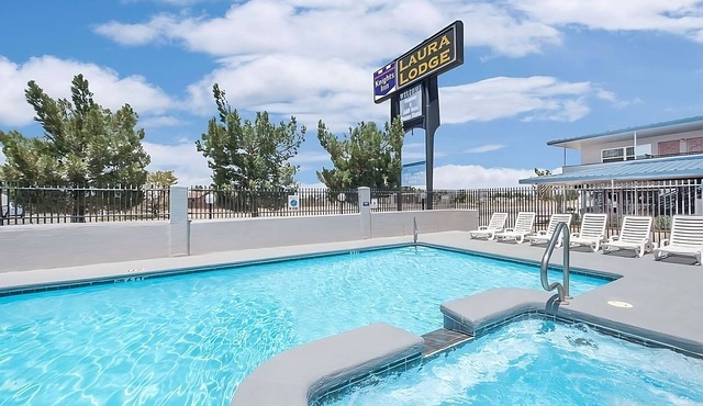 2 Affordable Accommodations in Pecos! A mile away from Memory Lane Car Museum!