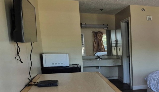 2 Affordable Queen Rooms Perfect for Local Adventures & Family Escapes