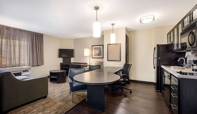 2 Affordable Units! Near Cleveland Hopkins International Airport, Pets Allowed
