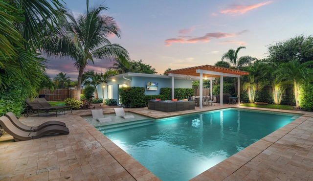 2 Amazing Beaches in 1 mile Palm Oasis 4|4 w/POOL & Covered Outdoor Entertaining