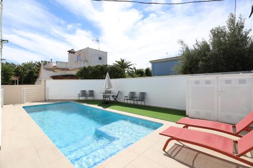 2 apartamentos en una excelente villa de playa compartiendo Piscina y Jardín