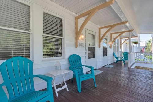 2 Apartments side by side in Historical Galveston - 8 min walk to beach!