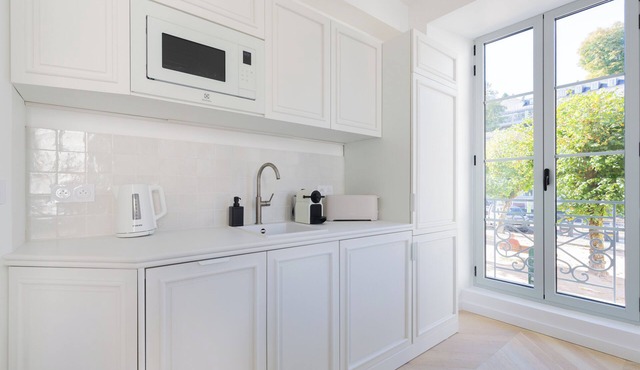 2 architect-designed rooms facing the spa