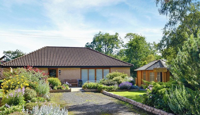 2 bedroom accommodation in Kirknewton near East Calder