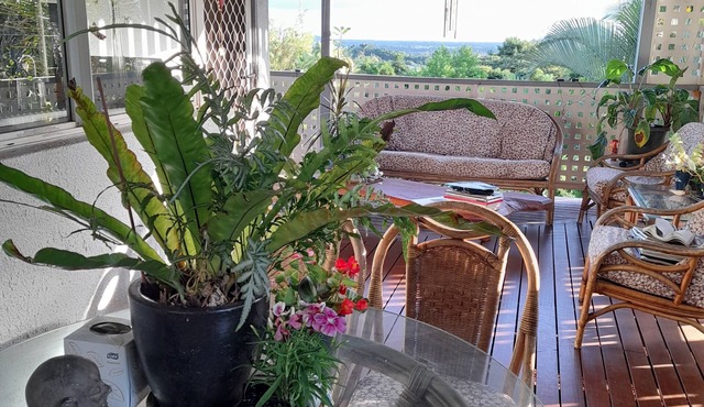 2 B'rm Cool Retreat 90m above Sea Level, & views, in Quiet Area close to Cairns