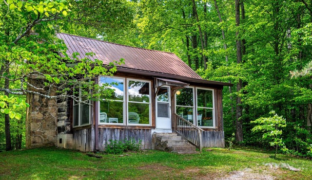 2 BA, (1 is a loft), 1 BA Log Cabin