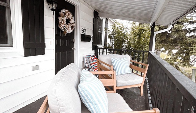 2 BATHROOM Executive Cottage with Office