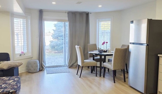 2 Bd - 1 Bth Main Floor Walk-Out Unit - 2 Parkings - Licensed