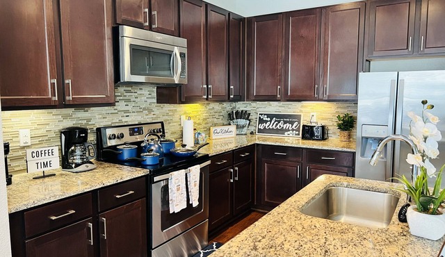 2 BD/2.5 BA TOWNHOME🏠/ KING BD /GARAGE NEAR CITYCENTRE🛍