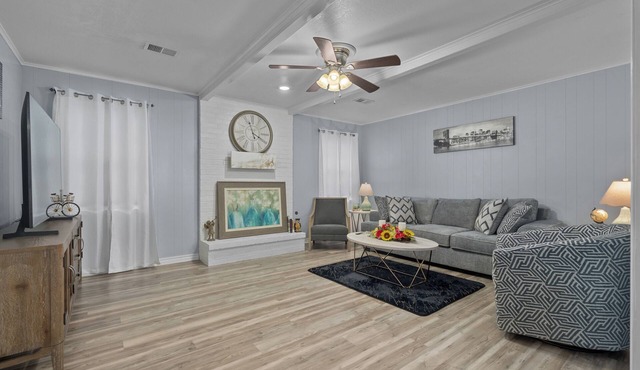 2-bd, 2-ba apartment in a prime location of Fort Smith. WiFi, AC, TV, and more.