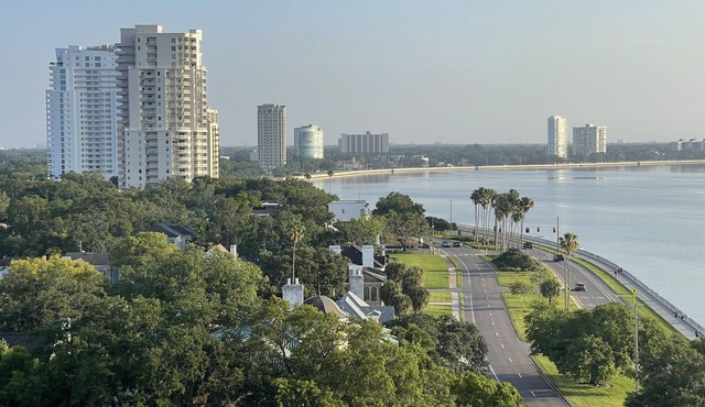 2 Bd/2 Ba Bayshore Blvd Condo|spectacular views of Tampa Bay|Free Parking|Pool