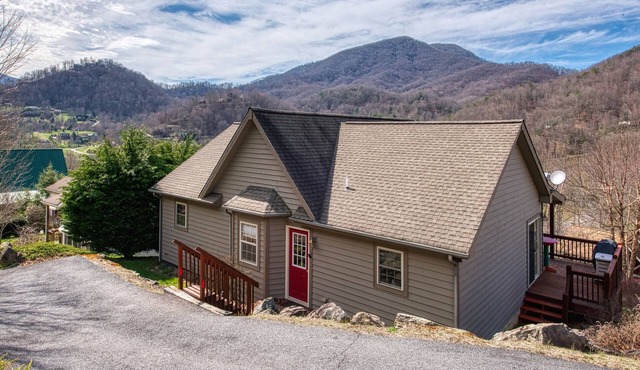2 BD 2 BA Cottage, Paved Access, Close to Town, Super Views, Cable, WIFI,