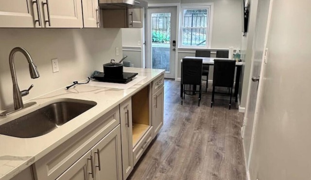 2 Bd 2 Ba Unit laundry &kitchen