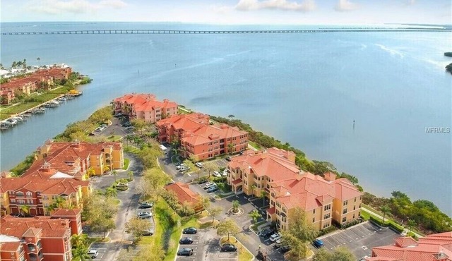 * 2 bd, 2 bath Luxury 5 star Italian Resort, on the hedge of the Tampa Bay