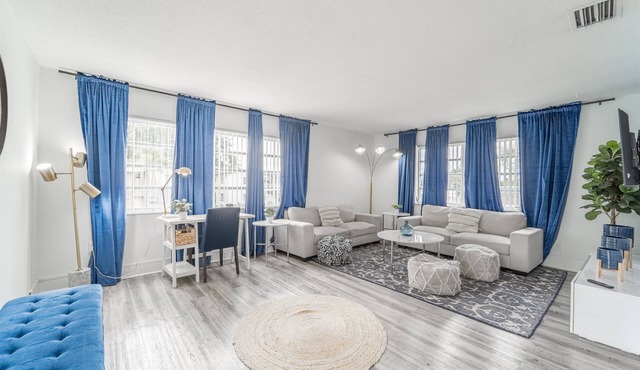 2 BD Condo - Sleeps 4 - Palm Wave Stays