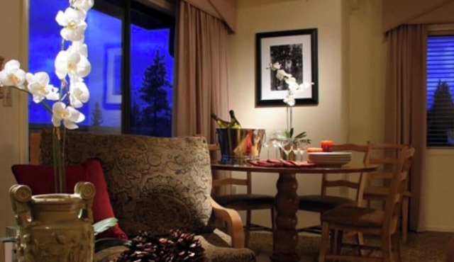 2 bd suite/6p in Cozy Boutique Lodge between the slopes and Lake Tahoe near all