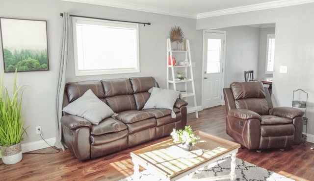 2-BD WALK-IN ~ 1 Block Off The Strip ~ New Furnishings ~ FREE TICKETS INCLUDED (TH-A)