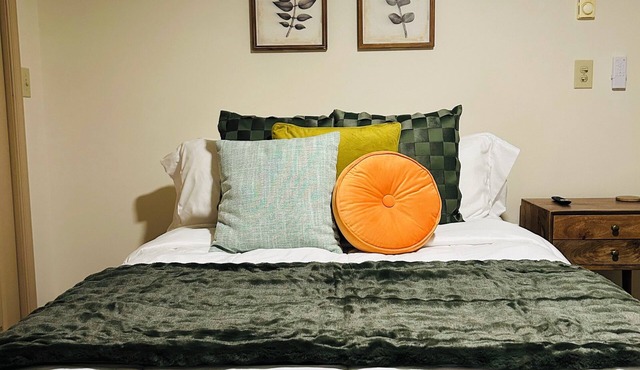 2 bdr/1 bath: 10-15 mins to Bloomsburg University/Knoebel's/Geisinger