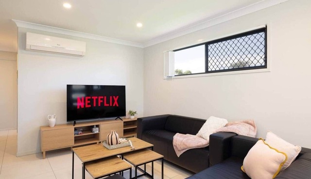 2 Bdr Apt | Brisbane | AC | Covered Parking | 220D2