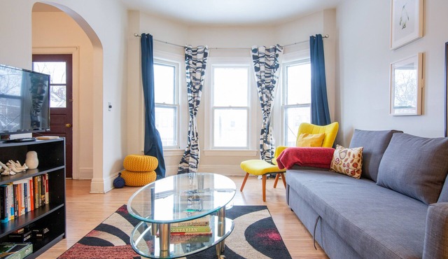 ♥2 BDR Bright Apartment ♥ Fast WIFI ♥ Quiet Area ♥ Perfect for families!