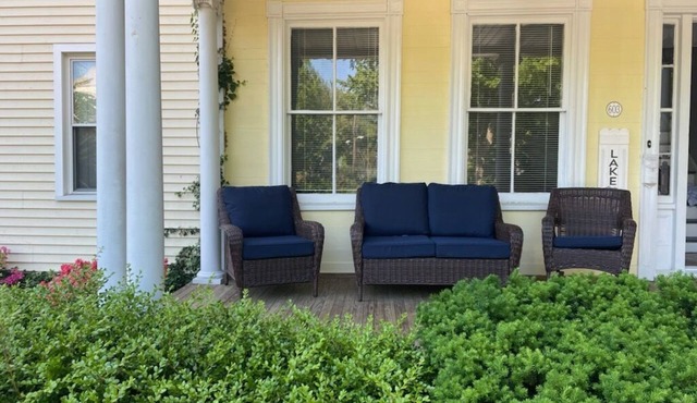 2 bdr historic house located one block/walking distance to downtown St. Joe!