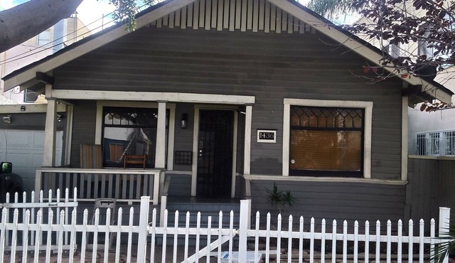 2-bdr home, walk to the beach, mins to the Convention Center & Cruise Terminal
