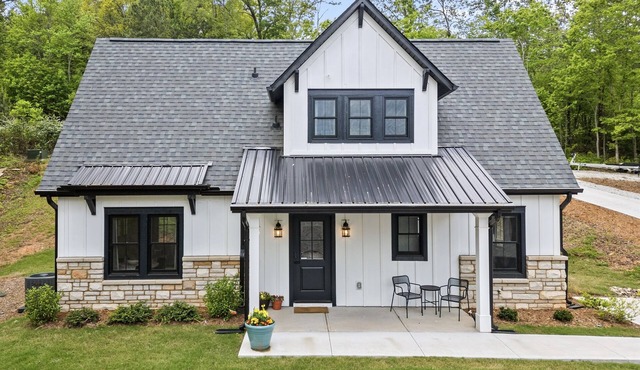 2 Bdr on Lake Keowee- Lake/Dock Access 15 Min to Seneca, 30 min to Clemson