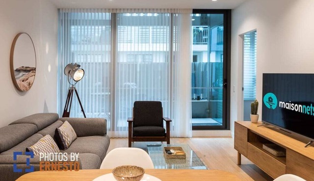 2 Bdrm/2 Bthrm Apt With Parking Near Beach & Shops