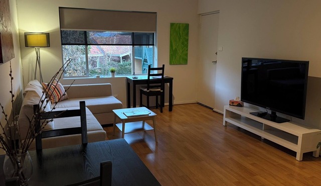 2 Bdrm Apartment - Spacious, ducted heating & cooling, located 10min to CBD!