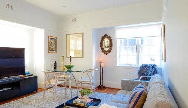 2 Bdrm Art Deco Apt Stroll To Bondi Junction