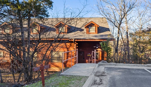 2 BDRM + Loft Cabin, Near HWY 76 Shows & Shopping! Ticket and Golf Discounts!
