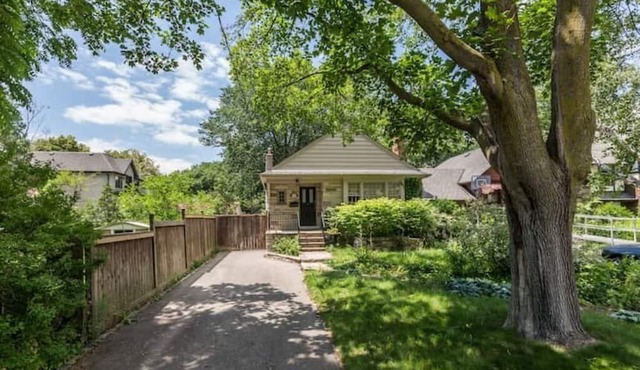2-BDRM Lovely Home - Sunnylea Prime -The Kingsway