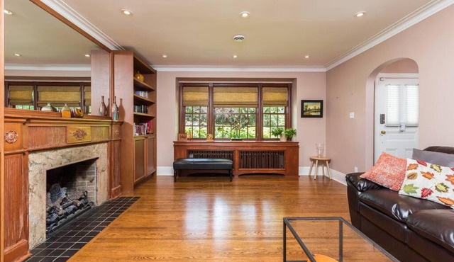 2-BDRM Lovely Home - Sunnylea Prime -The Kingsway