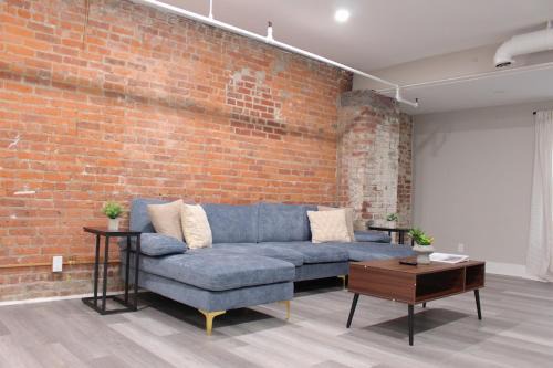 2 bdrm Modern & Hip Apt with Private Patio
