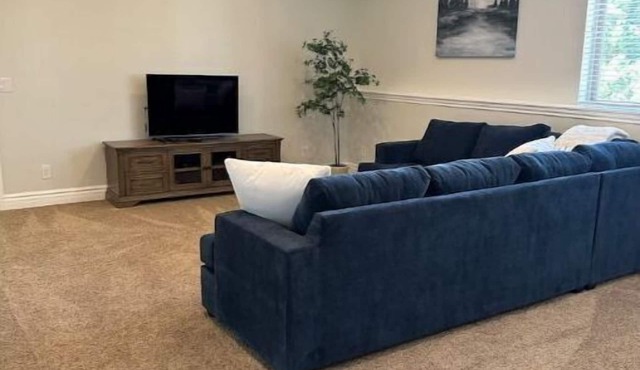 2 Bdrm Private Basement Apartment Sleeps 6