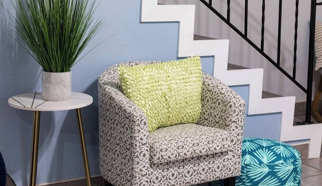 2 BDRM Townhouse Spacious & Stylish 2 Stories NEW!