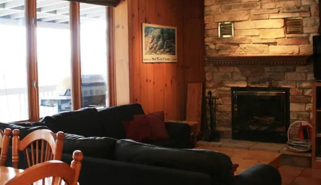 2 bdrm Tremblant Haven-pets & spa-walk/ski to hill
