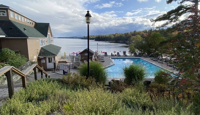 2 BDRM villa in Rocky Crest Resort, Muskoka. Sleeps 6. No pet. No smokern