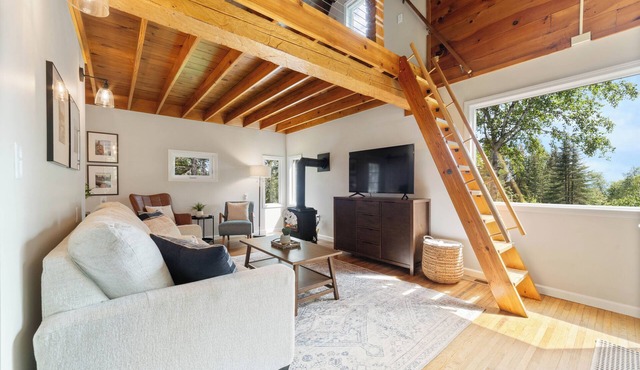 2 Bdrm w/Loft Cabin by Cozy Blue Caribou