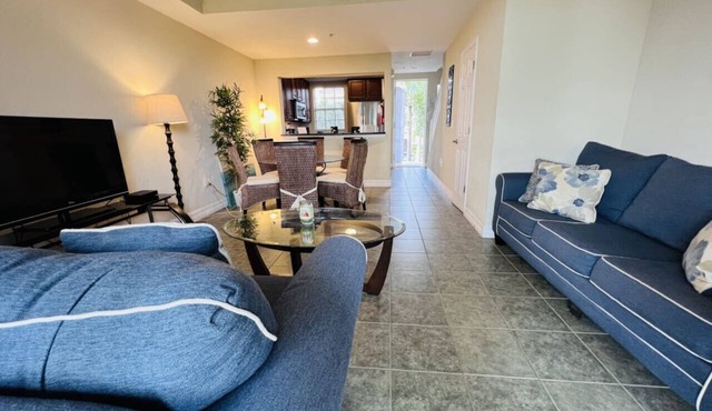 2 bdrm Waterfront Private Beach Resort! Sleeps 7! Walk to the beach and Restaurants.