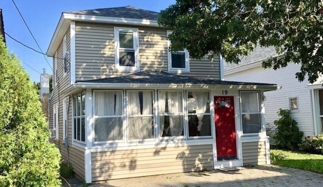 2 BDRMS, SLEEPS 6, 1 1/2 BATH