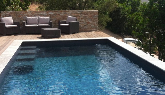 2 bedroom house with private pool 5 minutes from the beaches
