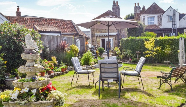 2 bedroom accommodation in Saint Margaret’s at Cliffe