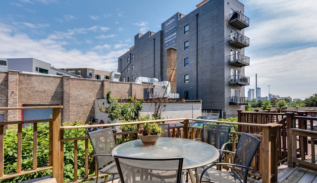 2-beautiful adjacent luxury homes near downtown. Room for 20 adults.