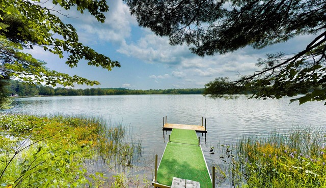 2 beautifully designed, off-the-grid homes with amazing lakefront views & access