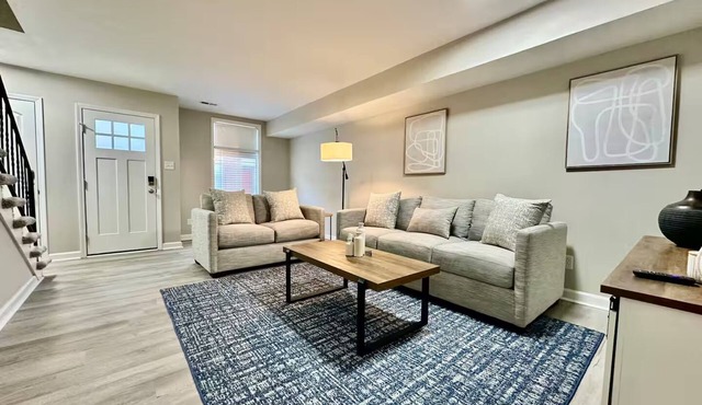 2 Bed/1.5 Bath Apartment