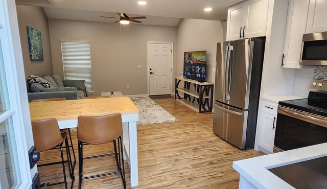 2-bed/1 Bath Amazing & Private Guesthouse in Cypress with Pool